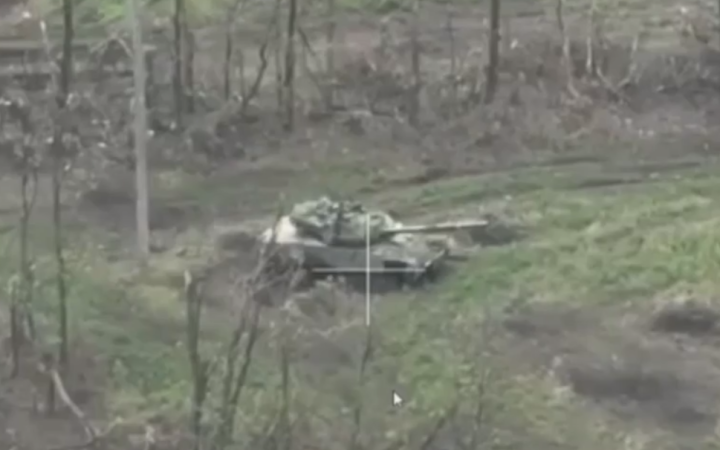 Залужний показав, як артилеристи знищили ворожий Т-80