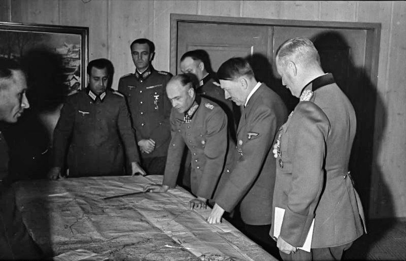 Нарада Гітлера з генералами Вермахту на окупованій території СРСР, жовтень 1941 рік