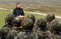 Янукович обязался давать больше денег на военные учения