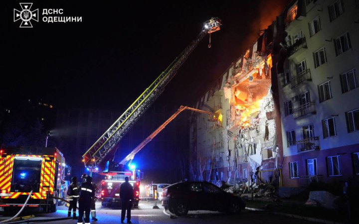 Головне за ніч та ранок понеділка, 6 квітня: загиблі і постраждалі в Одесі, 120 боєзіткнень, атаки на енергетику