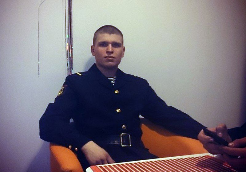 Александр Мунтиев. Родился 2 июня 1993 года, Новочеркасск. Проходил срочную службу в 810-й ОБрМП. Награжден медалью за оккупацию Крыма.