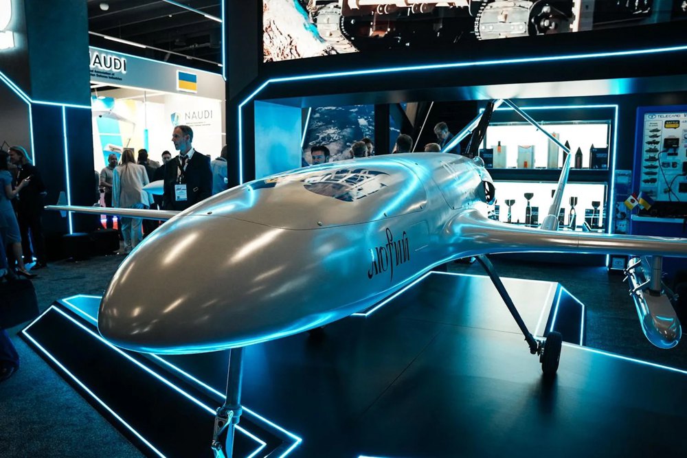 Український ударний БПЛА великої дальності «Лютий» на виставці MSPO-2026.