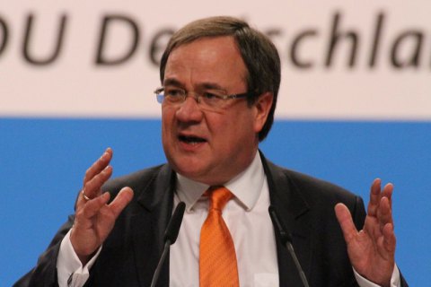 Кандидат в канцлеры Германии от партии Меркель поддержал запуск "Северного потока-2" 