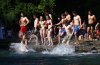 "Виняткова" спека у Європі: обмеження роботи, закриття шкіл і лісові пожежі