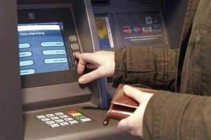 Комиссия на снятие наличных в банкоматах снизится