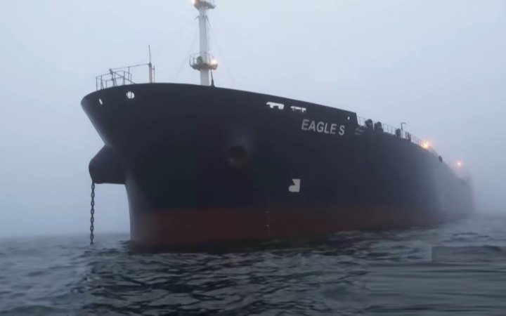 Єрмак: у червні активність суден, які перевозили російську нафту в обхід обмежень, обвалилася майже вдвічі