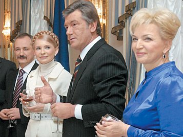 Причудливо тасуется колода: теперь Тимошенко в колонии, Ющенко - на покое, а Богатырева снова в команде Януковича