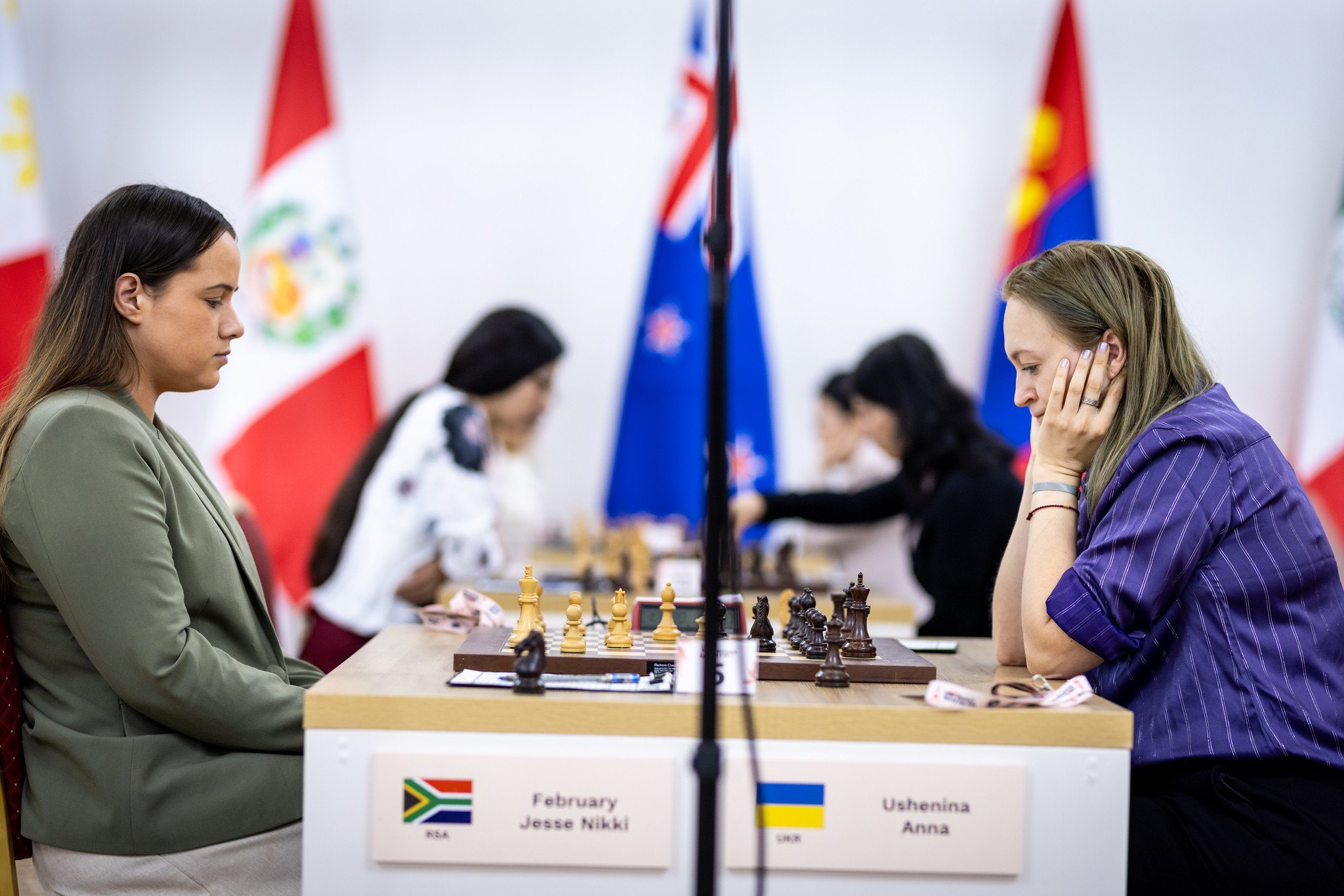 Анна Ушеніна грає проти Джессі Фебруері