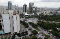 В Джакарте десятки тысяч мусульман потребовали отставки губернатора