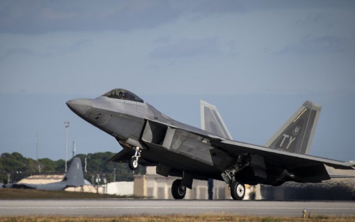 Сполучені Штати перекинули в Естонію 12 винищувачів F-22