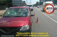 В Киеве кусок бетона, сброшенный с моста, оторвал руку пассажиру авто (обновлено)