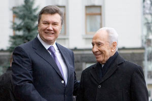 Янукович и Перес откроют восьмую Ялтинскую ежегодную встречу