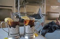 ​"Укрзализныця" повысила цены на постель и напитки в поездах