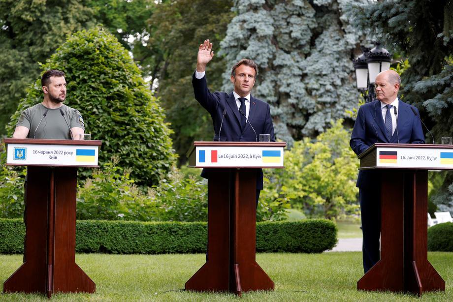 Президент України Володимир Зеленський, президент Франції Еммануель Макрон та канцлер Німеччини Олаф Шольц після зустрічі в Києві, 16 червня 2022. 