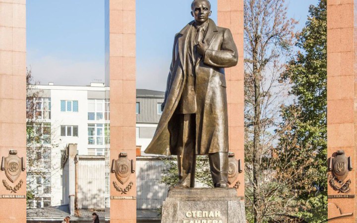 Двоє львів'ян зливали ворогу координати пам’ятника Бандері для ракетного удару, - СБУ