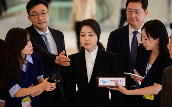 У Південній Кореї спеціальний прокурор запитує ордер на арешт колишньої першої леді