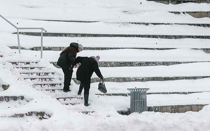 Морози та ожеледиця: синоптики дали прогноз на перший день зими