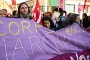 Франция намерена наказывать клиентов проституток