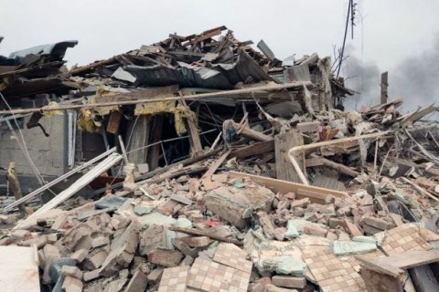 Російські війська вдарили ракетами по Бородянці, зруйновано два багатоповерхові будинки