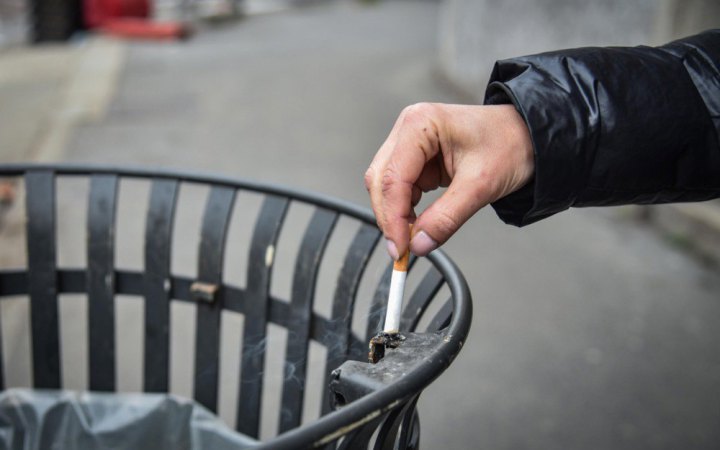 Відсьогодні у Франції не можна курити на пляжах та у парках