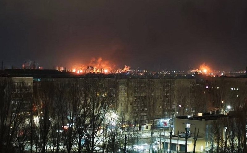 Пожежа на Тольяттікаучуку після влучення дрона 3 квітня 2026 р.