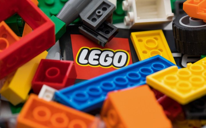 Виробник конструкторів LEGO припиняє роботу в Росії 