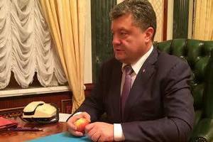 Порошенко з'їв яблуко назло Путіну