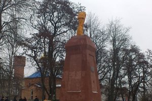 Ленина в Ахтырке свалил "свободовец" Мирошниченко