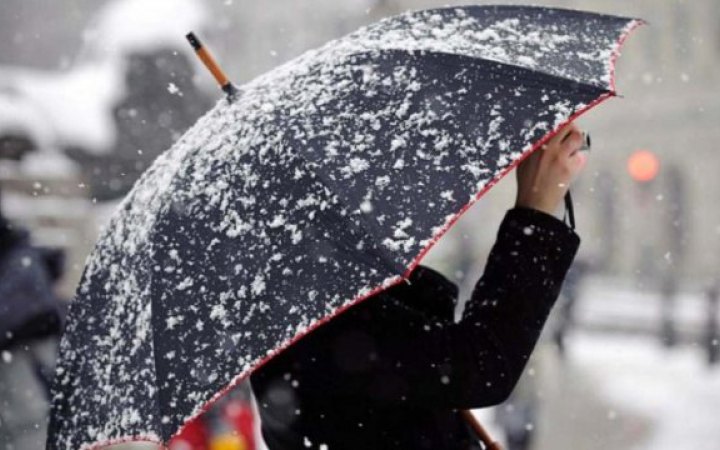 Завтра в Україні очікують до 9 градусів морозу, на півдні та заході – сніг з дощем
