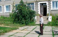 Мешканець селища в Житомирській області жбурнув секатор у спину 8-річній дитині