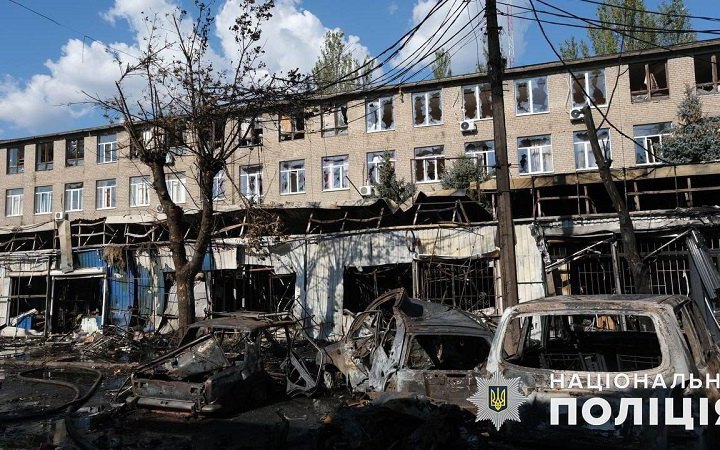 Ворожа армія вдарила ракетами по Костянтинівці, пошкоджена будівля школи