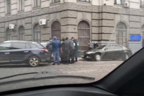 У Львові поліцейського спіймали на хабарі за спробу "відмазати" призовника від армії