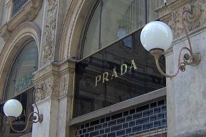 Дом моды Prada за полмиллиарда евро вернулся из оффшора в Италию