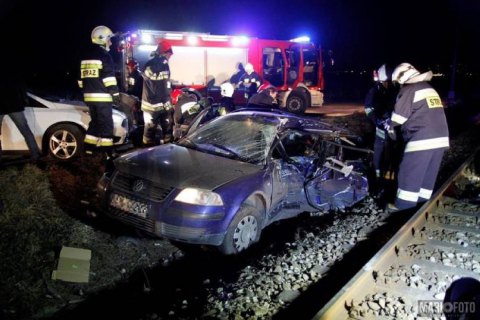Четверо громадян України загинули в ДТП на залізничному переїзді в Польщі