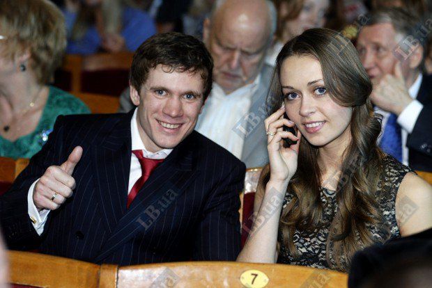 Чемпион мира по боксу Тарас Шелестюк с красавицей женой