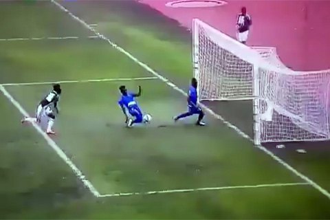 На Кубке африканских наций футболист упустил три голевых момента за 5 секунд