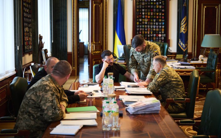 Ситуація на фронті, посилення ППО та дрони-перехоплювачі: Зеленський провів Ставку