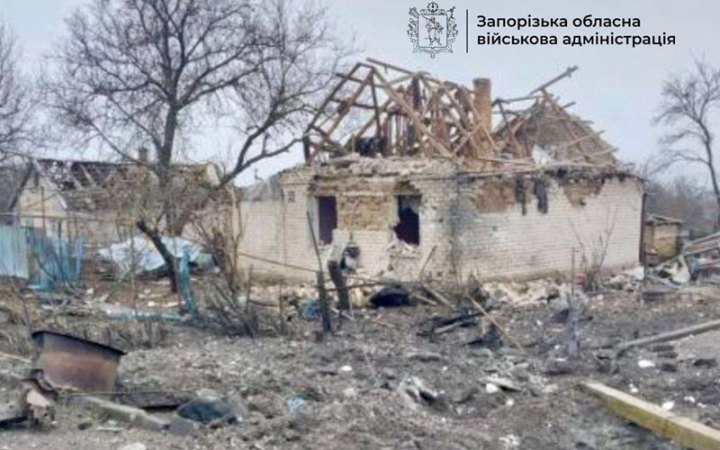 Росіяни атакували КАБами селище Зарічне на Запоріжжі, постраждали дві жінки 