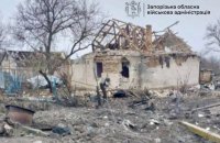 Росіяни атакували КАБами селище Зарічне на Запоріжжі, постраждали дві жінки 