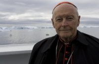 Папа Римский принял отставку обвиняемого в педофилии американского кардинала