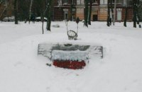 Пам'ятник УПА в Харкові знову облили фарбою