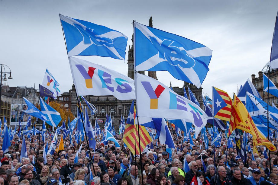 У Шотландії пройшла багатотисячна демонстрація за незалежність від Великобританії