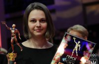 Клуб "Барселона" и украинская чемпионка мира по шахматам обменялись подарками