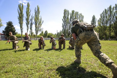 Міноборони може скоротити перелік професій з обовʼязковим військовим обліком для жінок