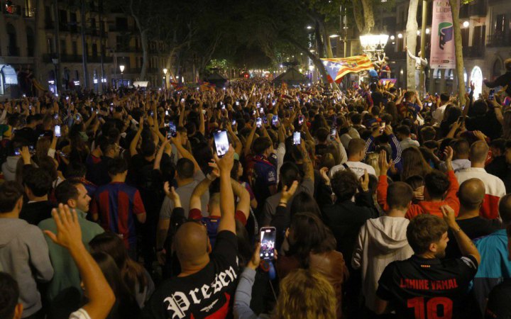 Автомобіль в'їхав у натовп перед футбольним матчем в Іспанії