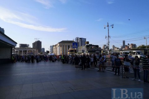 В Киеве из-за сообщения о минировании эвакуировали железнодорожный вокзал