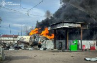 Російський дрон атакував АЗС на Харківщині, загорілися резервуари з паливом