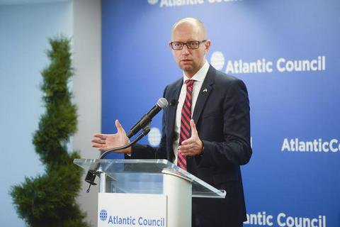 Для вступления в НАТО Украина должна продолжить реформу армии и бороться с популистами, - Яценюк
