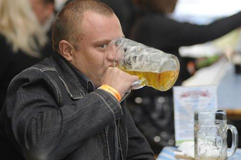 Віднині пиво в Україні прирівнюється до алкоголю