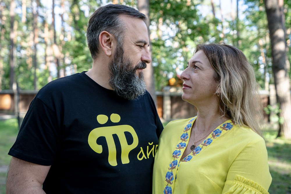 Ветеран з дружиною під час ретриту ветеранського проєкту «Трайб»